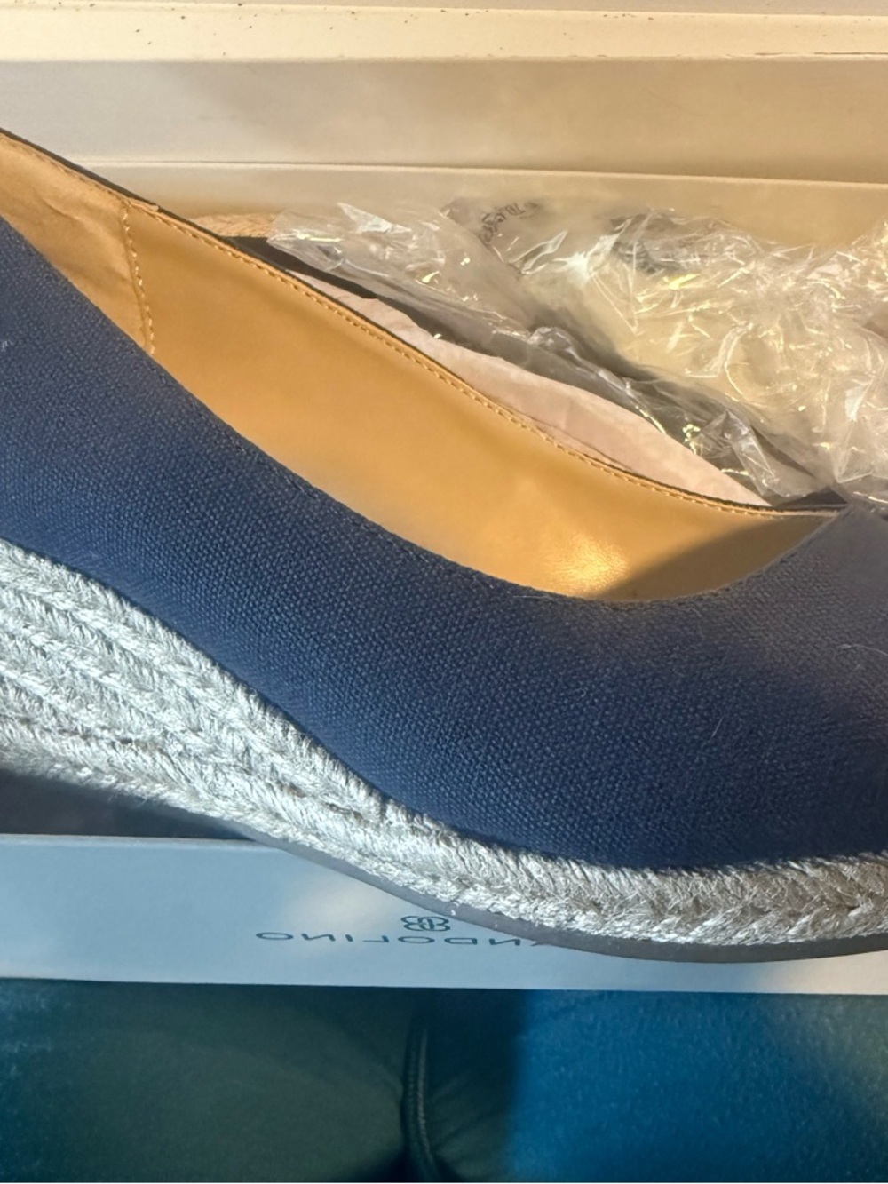 New Bandolino
Women's Nuri Peep-Toe Espadrille Wedges 9.5 - Picture 6 of 7